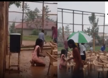 Sob chuva intensa, cristãos adoram a Deus em igreja sem paredes e sem teto